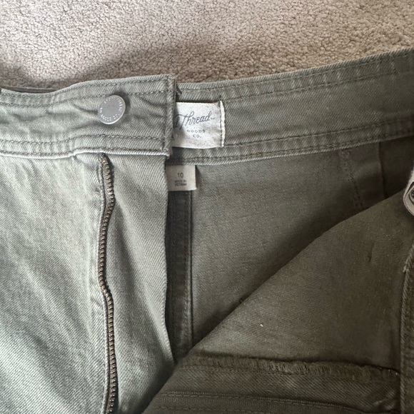 Universal Thread women’s high rise, wide leg olive green ankle pants size 10 - Picture 4 of 6